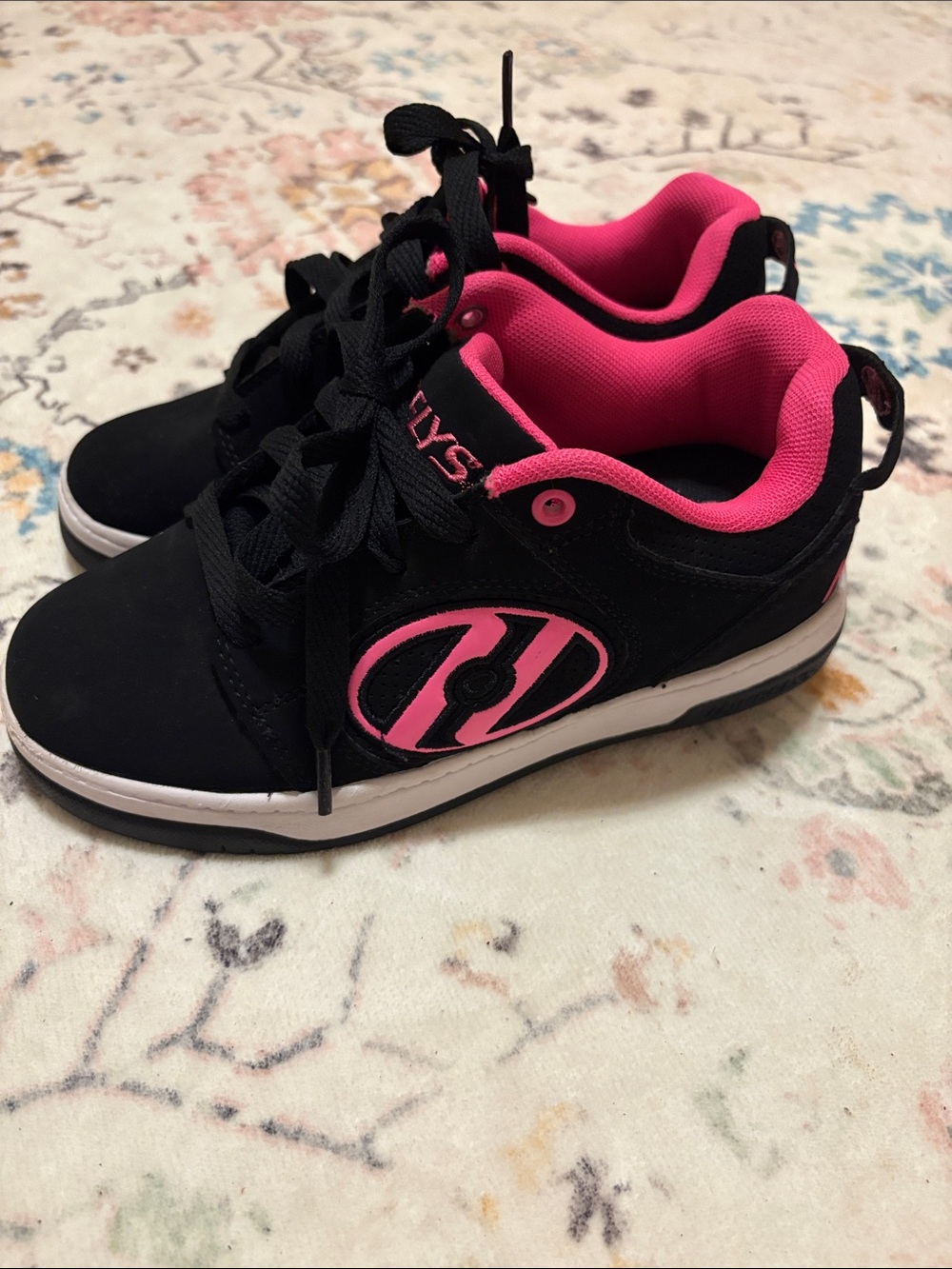 Heelys Black & Hot Pink Girls' Skate Sneakers. Size 3 Youth. Like New!